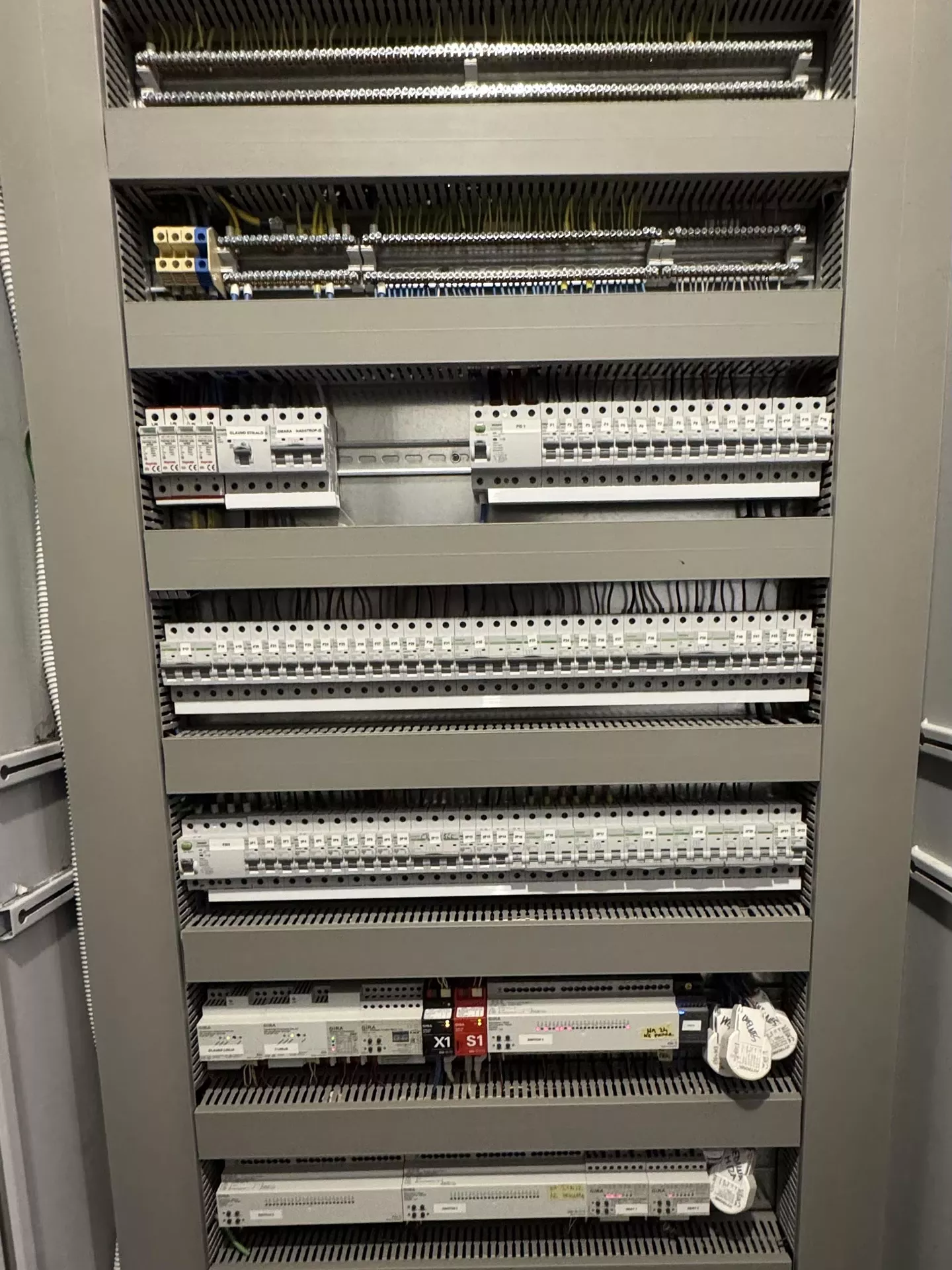 Intelektro referenca stanovanjska hiša 1 - KNX sistem, KNX smart home, Pametna inštalacija