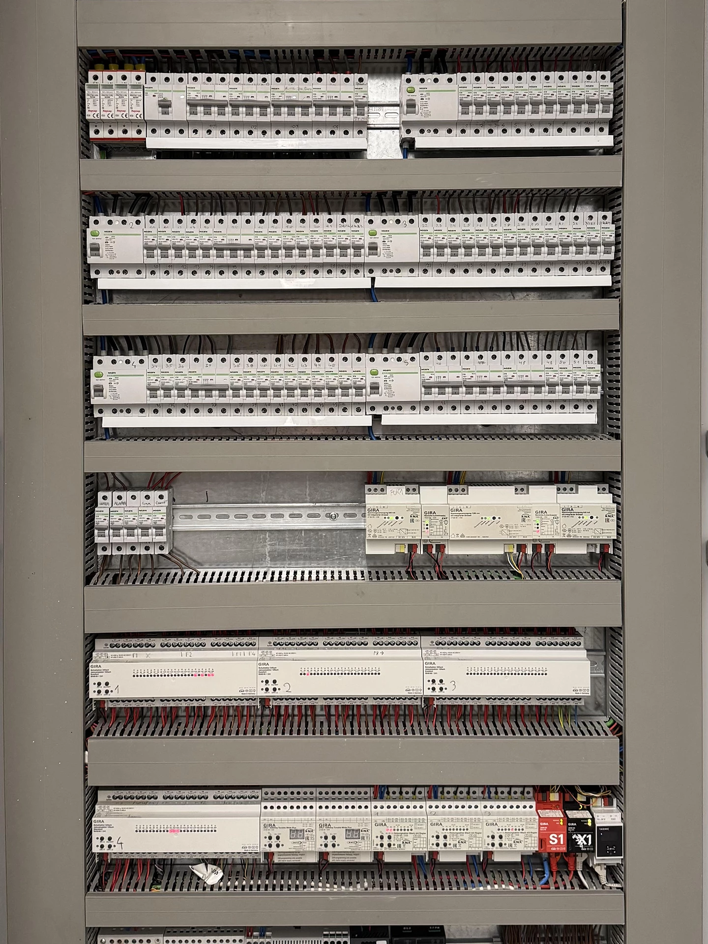 Intelektro referenca UNIFI 8 - KNX sistem, KNX smart home, Pametna inštalacija